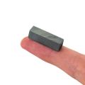 7 x 7 x 25mm dicker Y30BH Ferrit-Magnet - 0,23kg Zugkraft